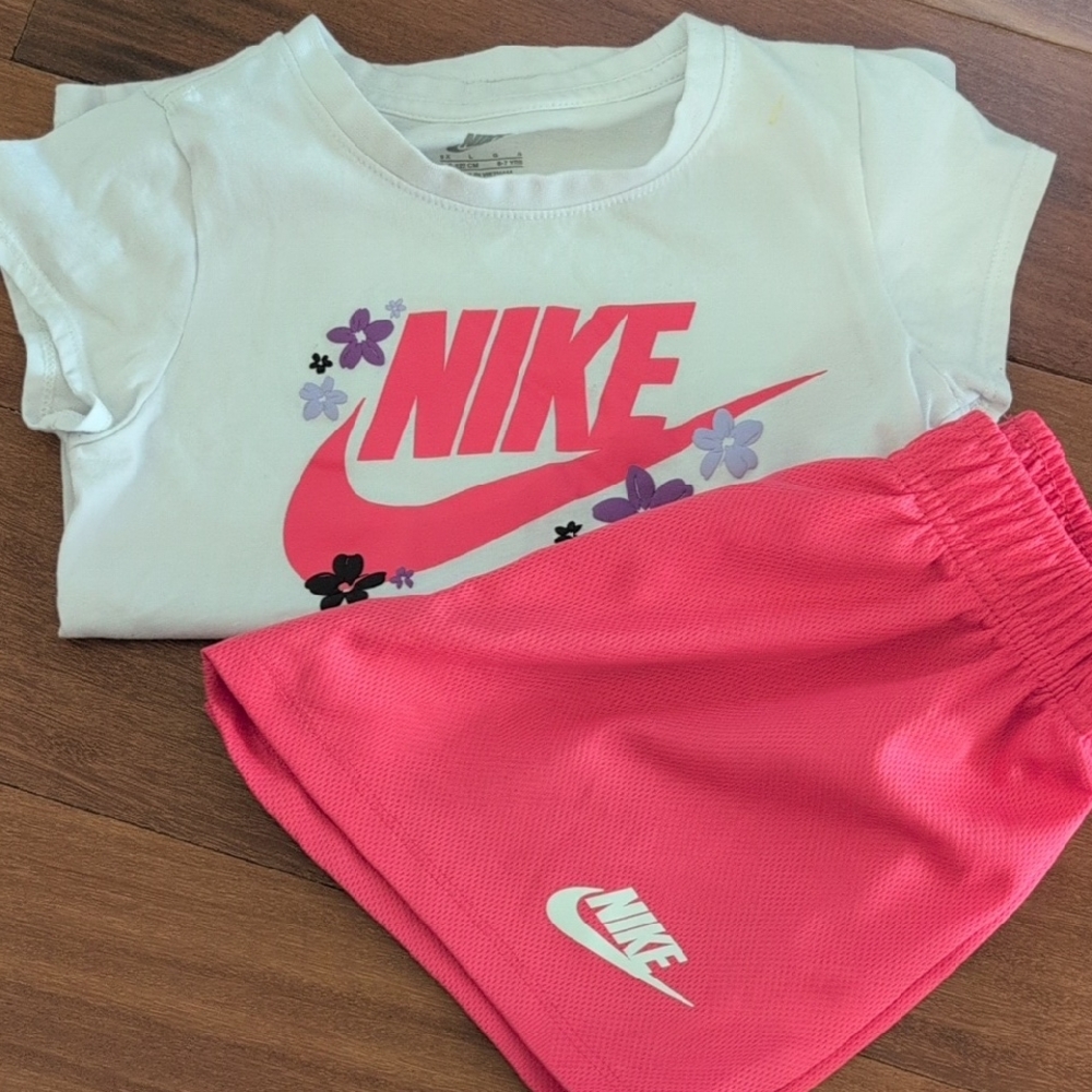 🌴Nike 2 Piece Matching Set With White Floral Shirt And Shorts